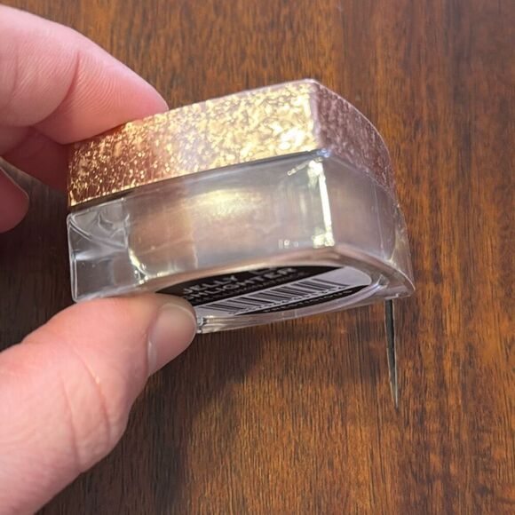 Revolution Ultra Glow Highlighter + Vivid + Stick + Jelly Pinks Tan - Picture 6 of 8